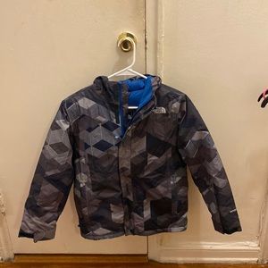 North face boys jacket size 10/12 with hood. Never been worn